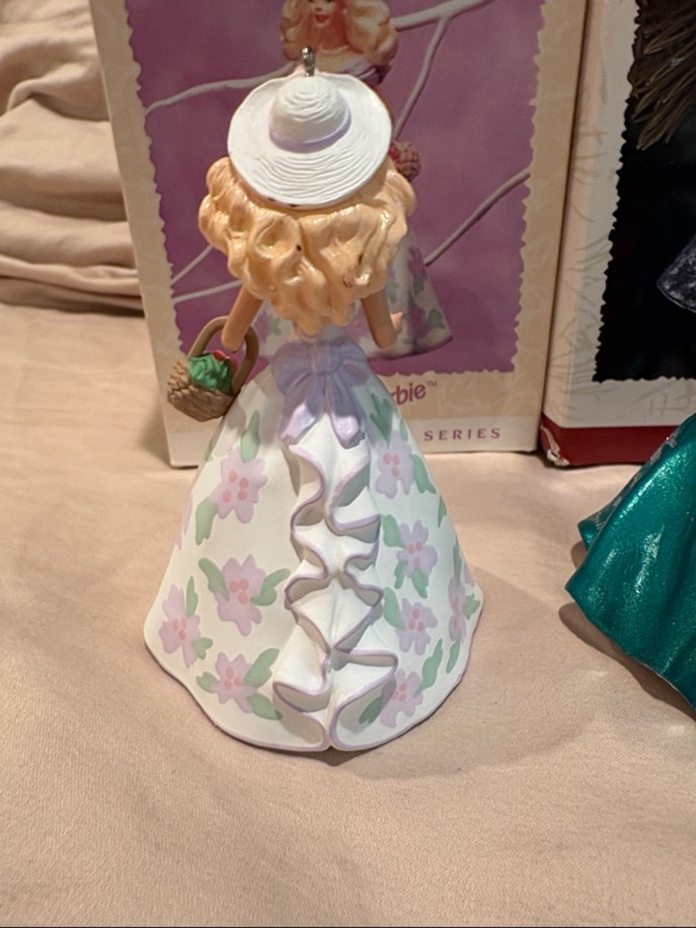Keepsake Ornament Barbie - Picture 6 of 9